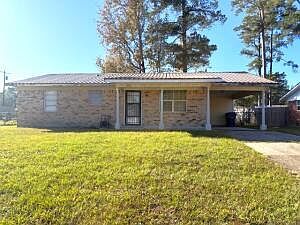 1st image of 611 Magnolia St