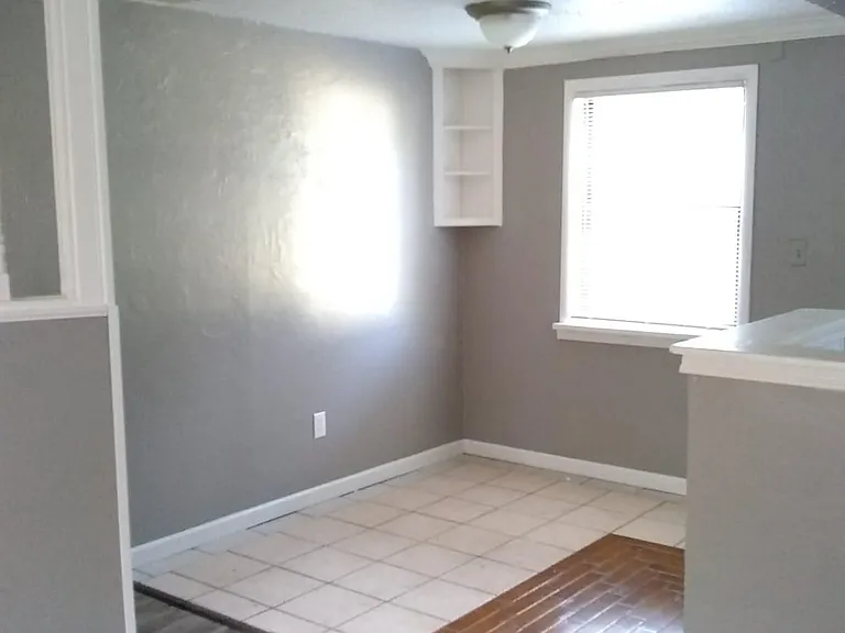 1841 Cherry Ln — Photo 4