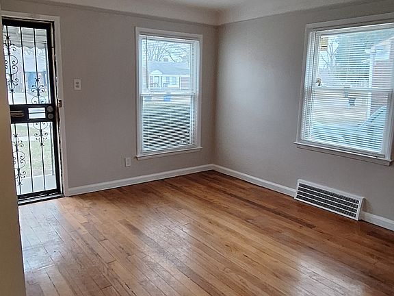 2nd image of 20457 Meyers Rd