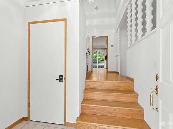 4th image of 303 Greenbriar Court