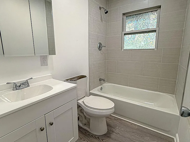830 E 7th St #2 — Photo 16