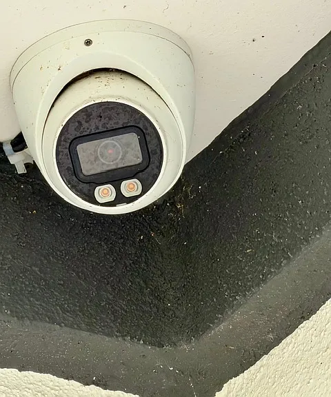 Security camera enabled in all sides of the home