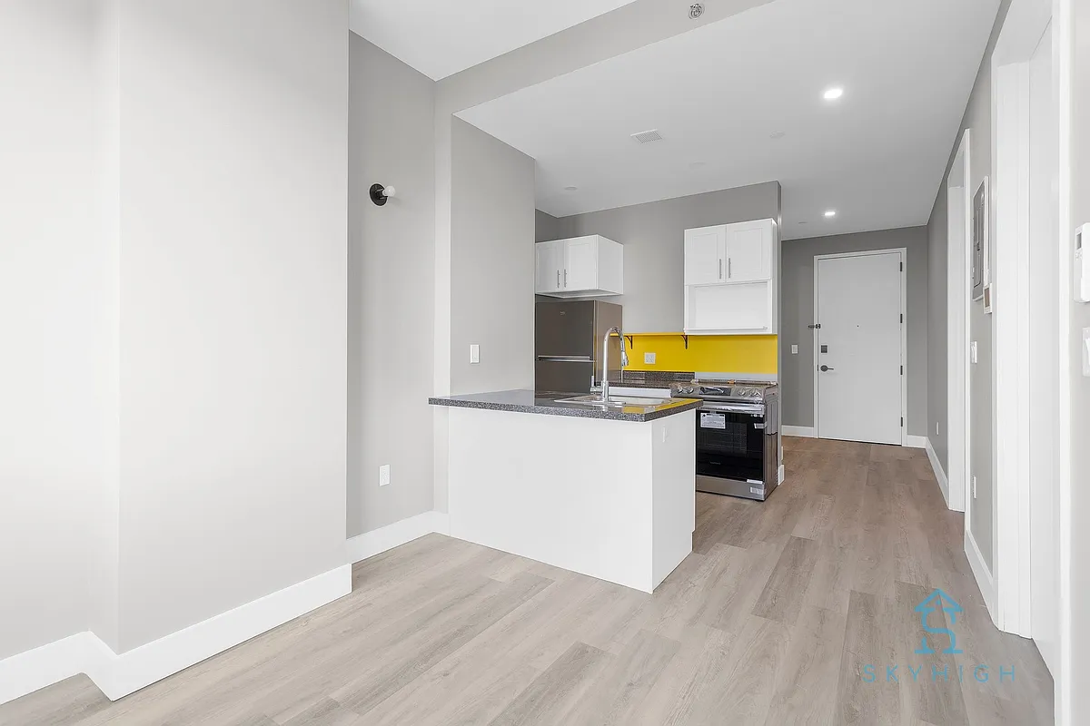 Building Photo - 641 E 28th St #3G