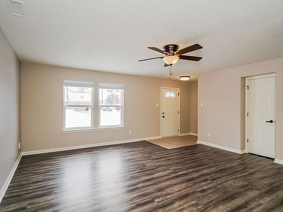 5th image of 9058 Bayview Cir