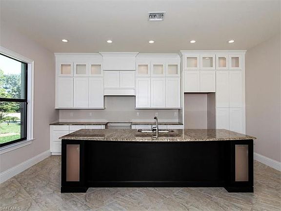 3rd image of 11591 Pin Oak Dr