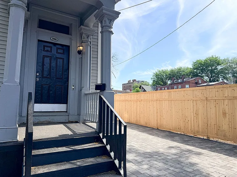 395 Crown St — Photo 10