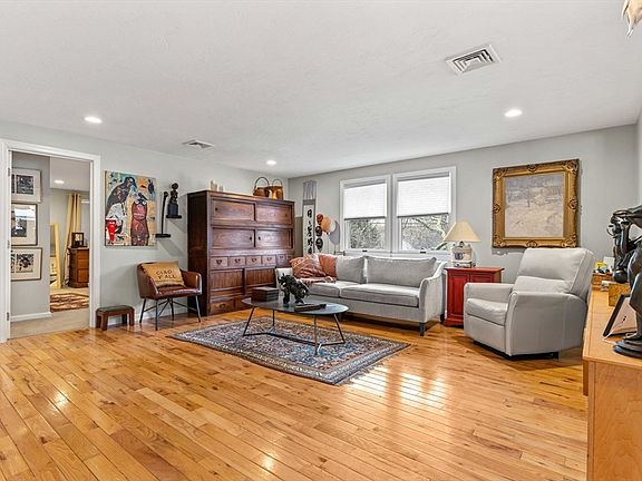 2nd image of 198 Low St #2