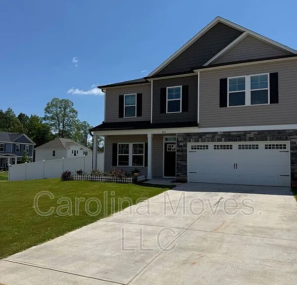 903 Gibbs Rd — Photo 2