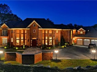 250 Oyster Bay Rd, Locust Valley, NY 11560