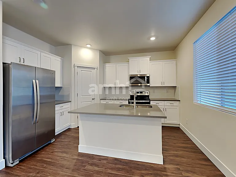 740 S Retort Ave — Photo 3