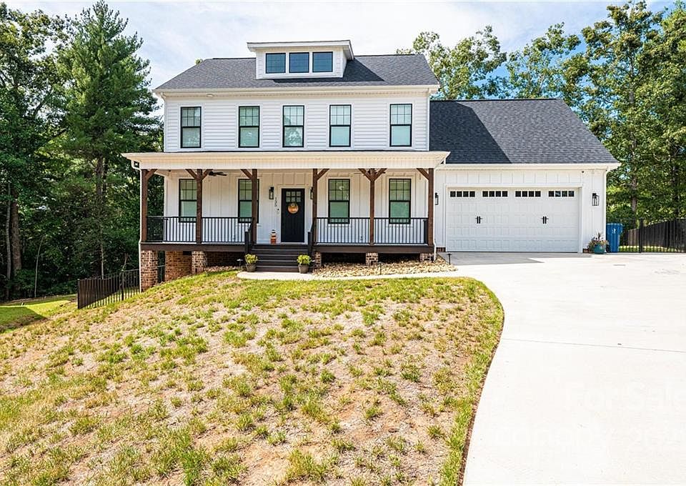 1st image of 135 Whitman Ct