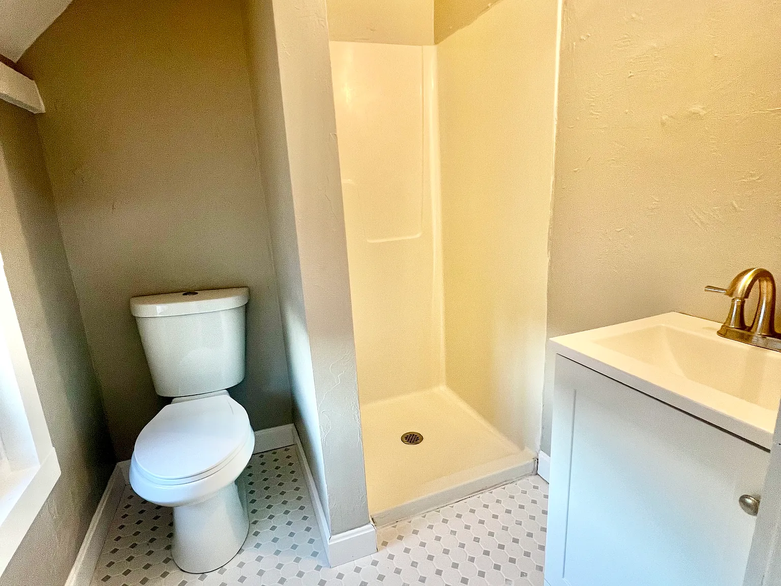2 bed, 900 sqft, $2,100 — Photo 4