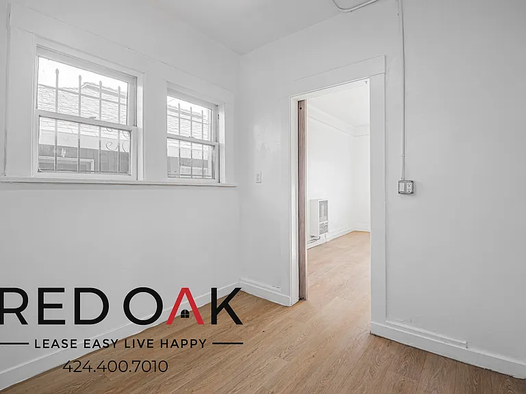 1026 W 22nd St #4 — Photo 2