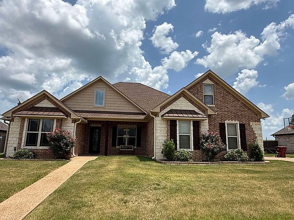 2nd image of 114 New Braunfels Ln