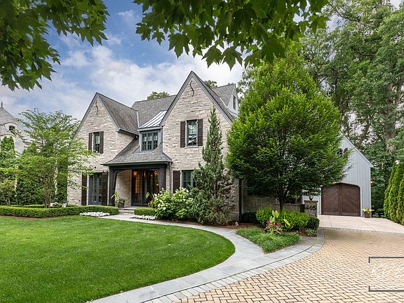 3rd image of 465 White Oak Dr