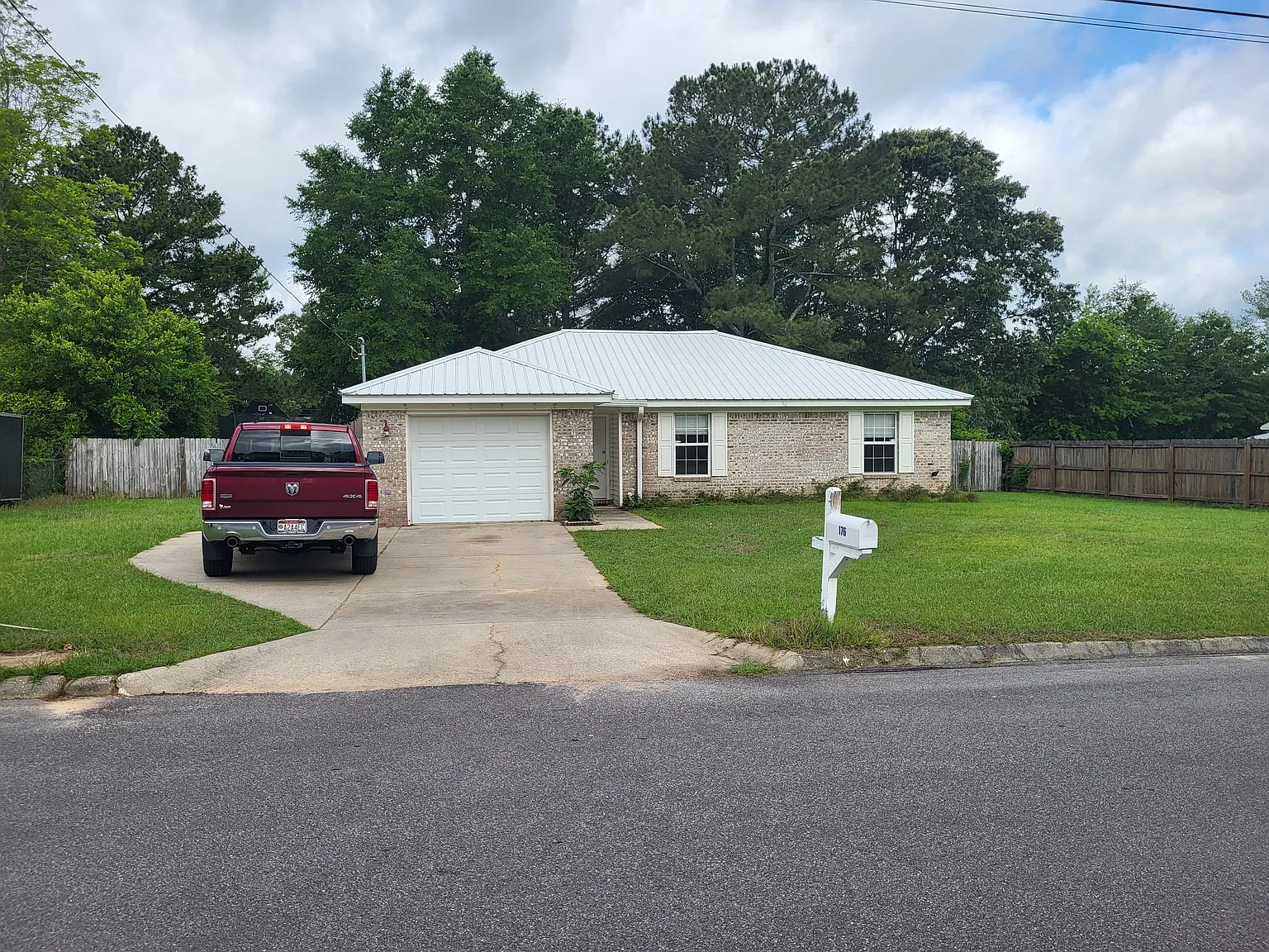 3 bed, 1250 sqft, $1,200 — Photo 1