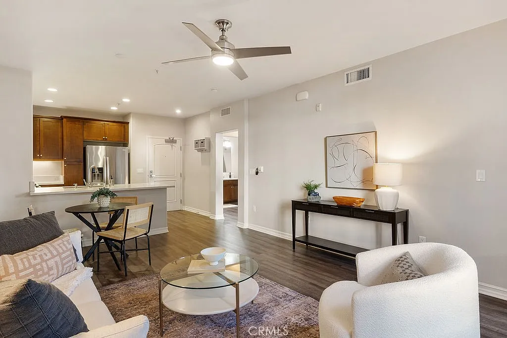 1 bed, 710 sqft, $2,775 — Photo 2