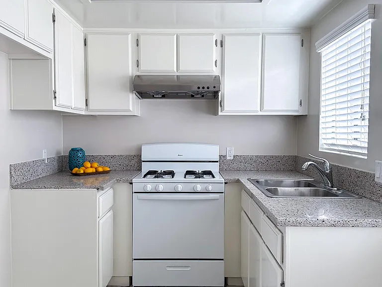 1009 Benito Ave #H — Photo 11