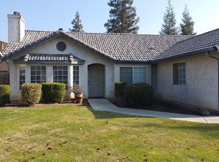 1038 N Chinowth St, Visalia, CA 93291