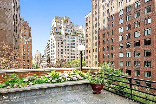 Sold by Sotheby's International Realty | media 31