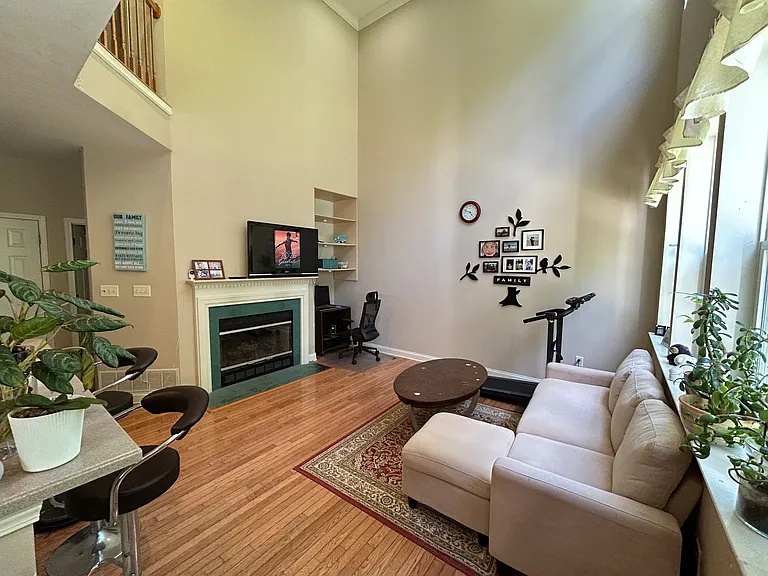 240 Kensington Dr — Photo 4