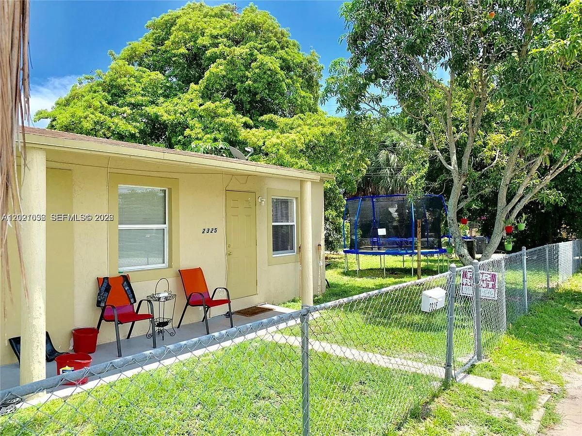 Building Photo - 2325 N 25th Ave #2325