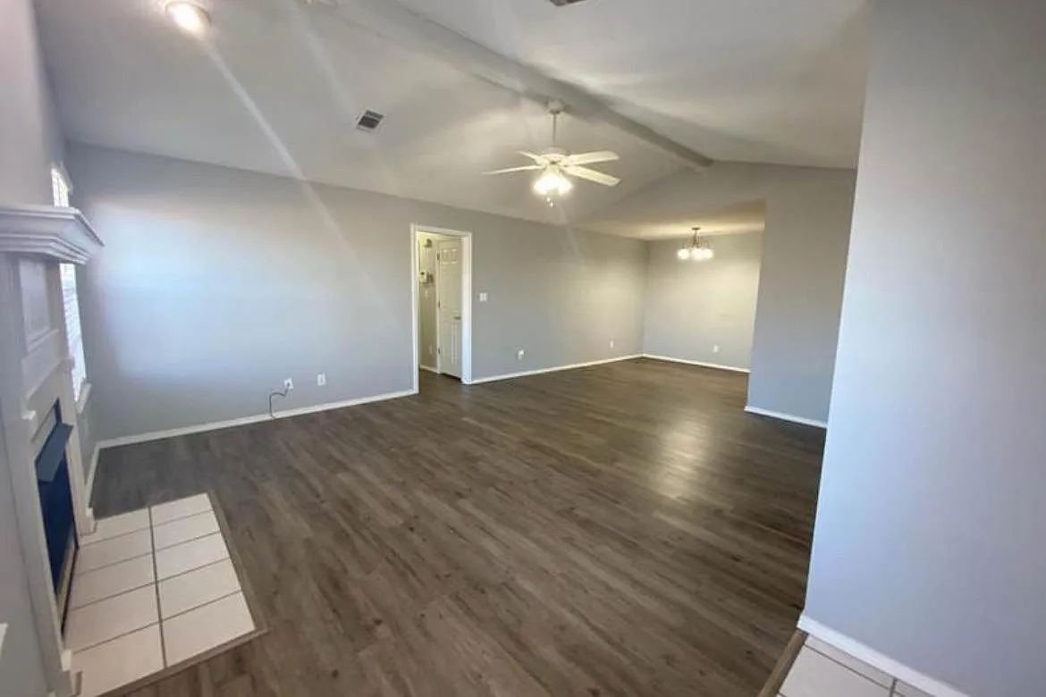 405 Rena Rd — Photo 2