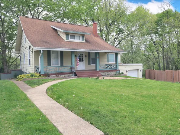 100 N Oak St, Hillsboro, IL 62049