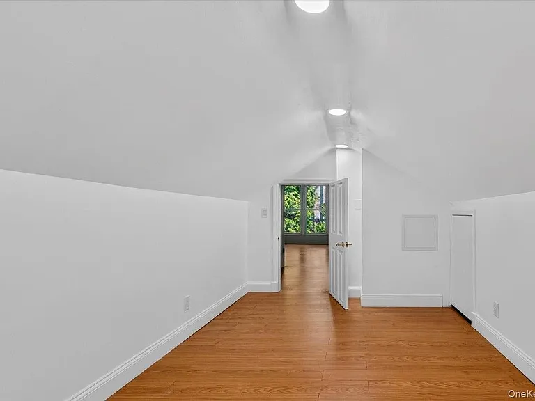 1155 Webster Ave — Photo 22