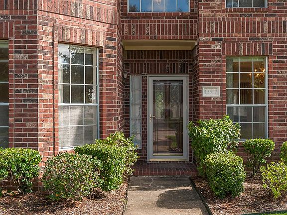4th image of 13527 Country Green Ct
