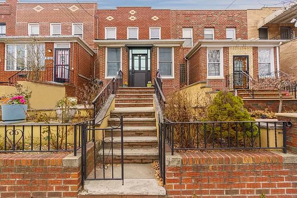 1st image of 2164 38th St