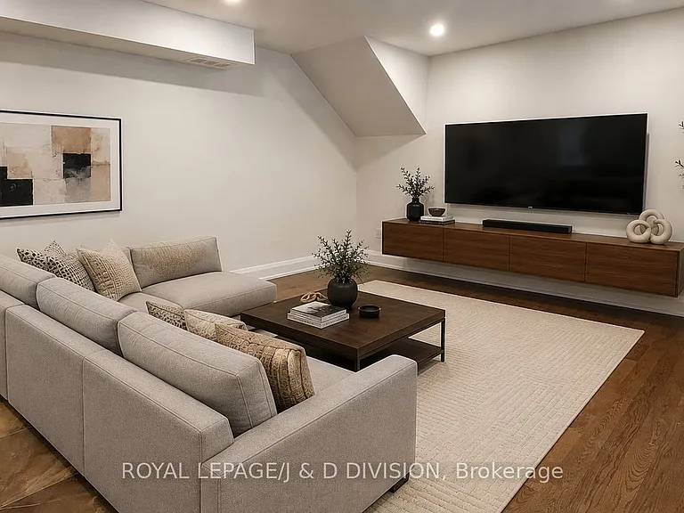 2579 Yonge St #202 — Photo 2