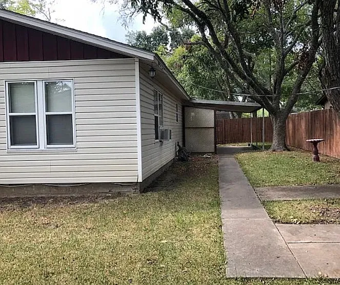 1321 N Avenue I — Photo 3