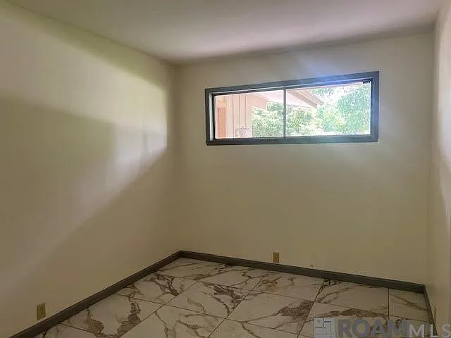 2464 Kensington Dr — Photo 17
