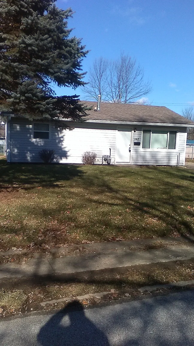 142 Hollybrook Dr photo 1