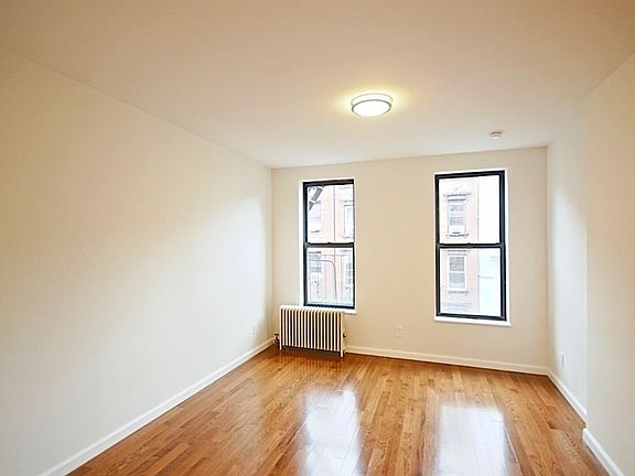 2nd image of 241 Mulberry St APT 20