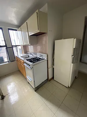 Rented by Leonidas Realty | media 3