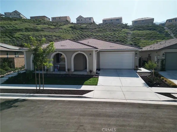 2720 Santa Fiora Dr, Corona, CA 92882