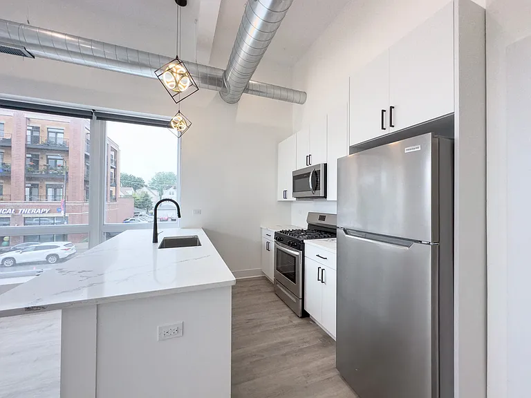 4731 N Western Ave #302 — Photo 3