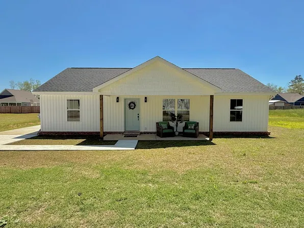 200 Loveless St, Hartford, AL 36344