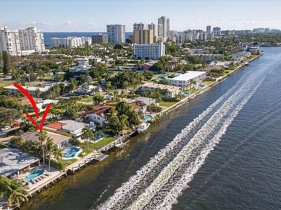 2nd image of 513 S Riverside Drive