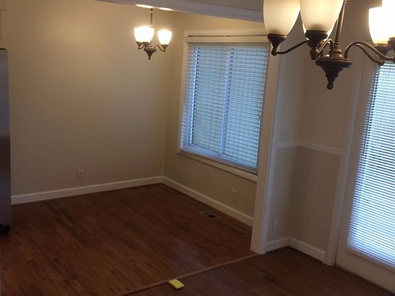 2nd image of 819 Williamsburg West Dr