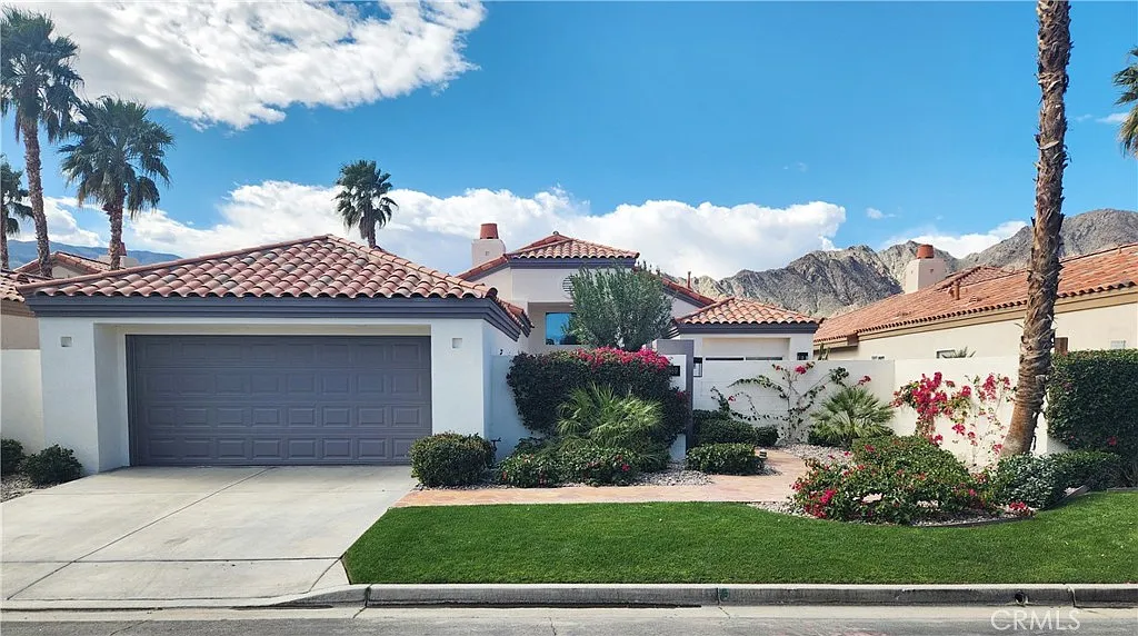 3 bed, 3.5 bath, 2353 sqft, $13,000 — Photo 2