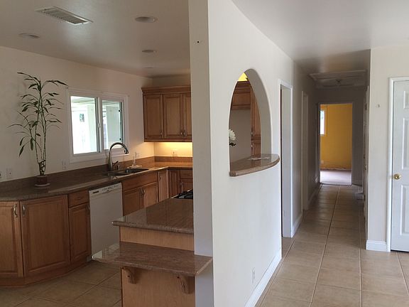 4th image of 906 Joann St