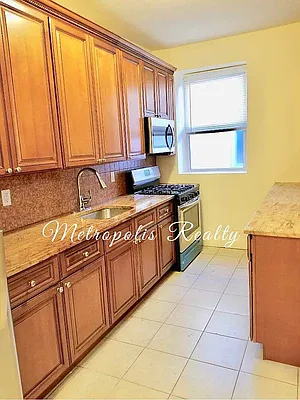 Rented by Metropolis International Realty Inc. | media 1