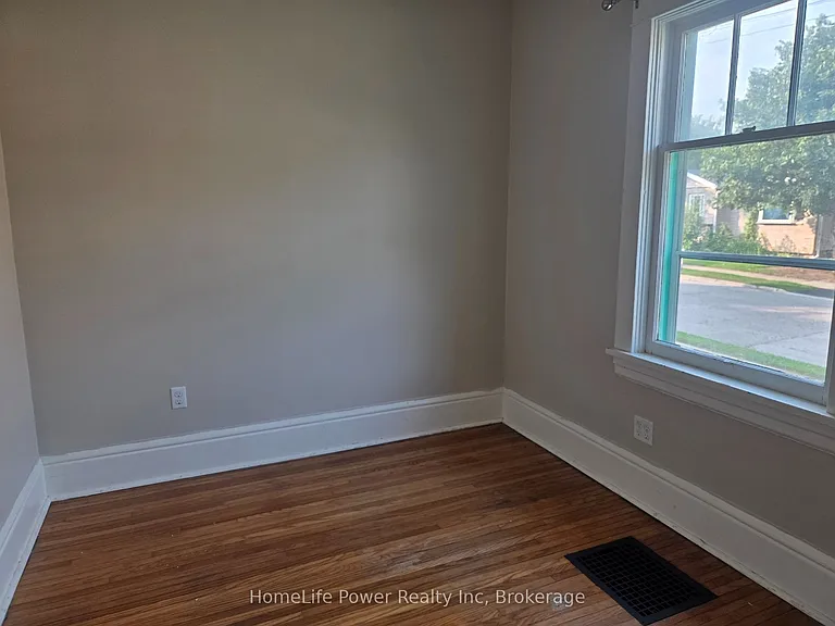 25 Menzie Ave — Photo 3