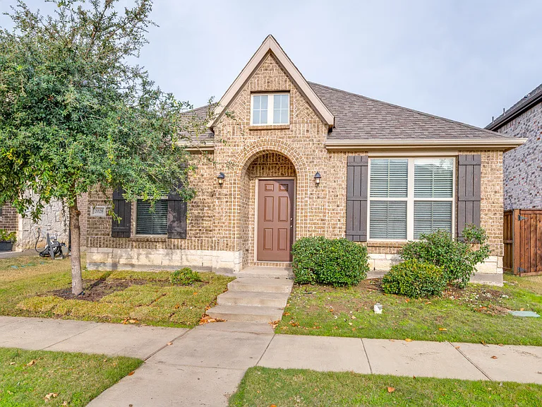 2028 Barx Dr — Photo 2