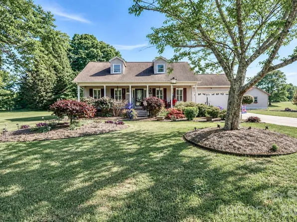 108 Garrison Dr, Statesville, NC 28677
