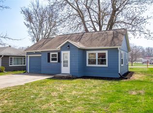 609 Maple St, Pella, IA 50219