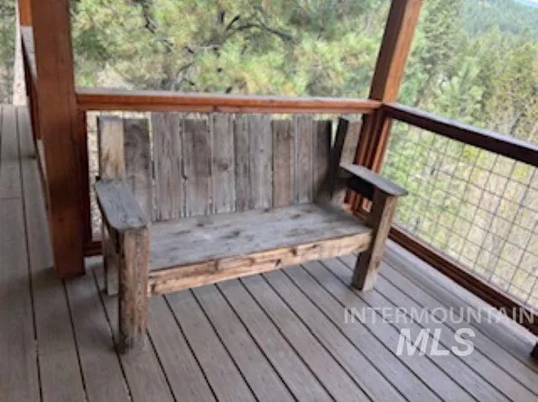 42 Rainbow Rdg, Garden Valley, ID 83622